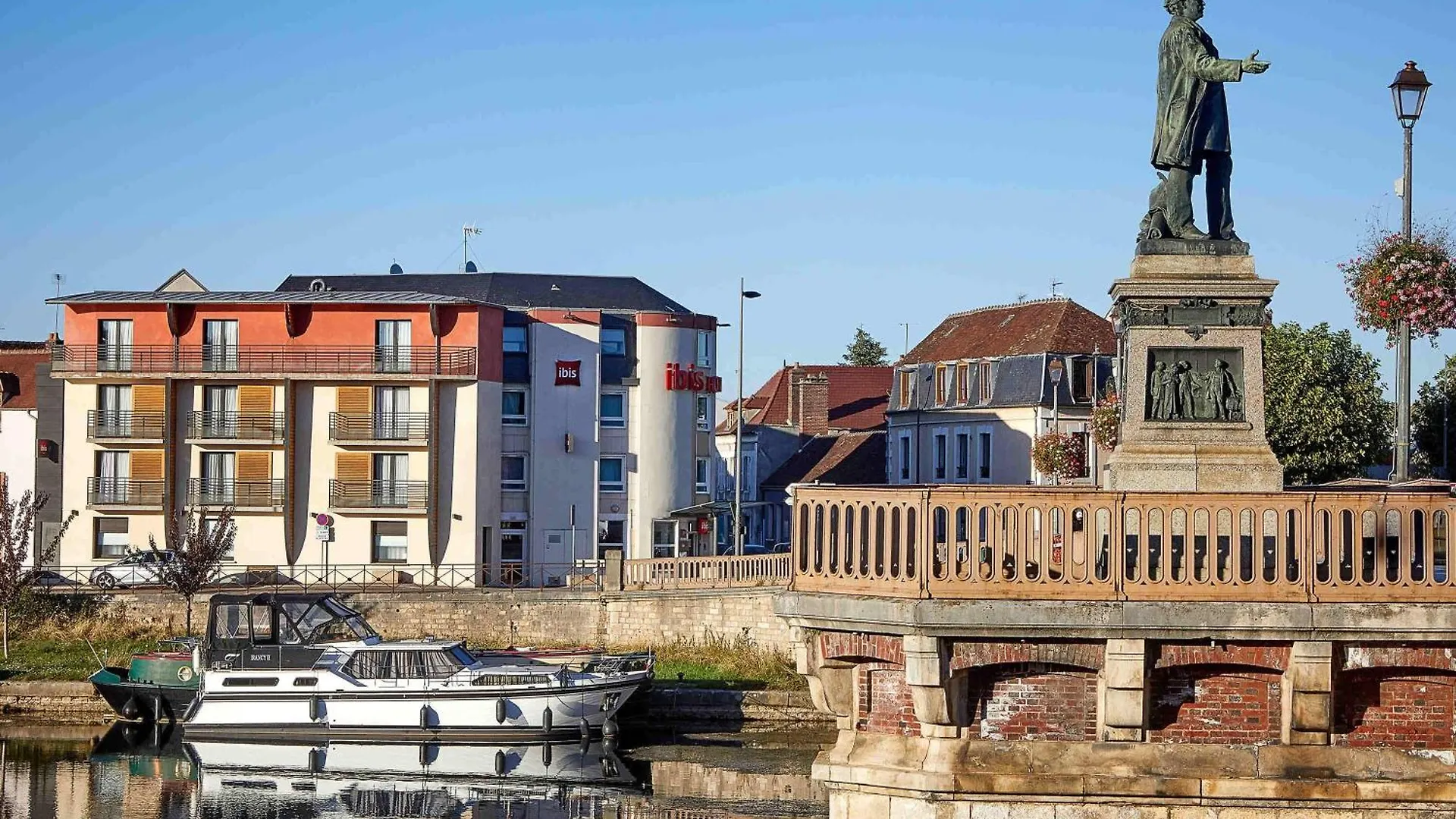 Où Dormir sur l'A6 : 6 Hôtels Budget Sélectionnés