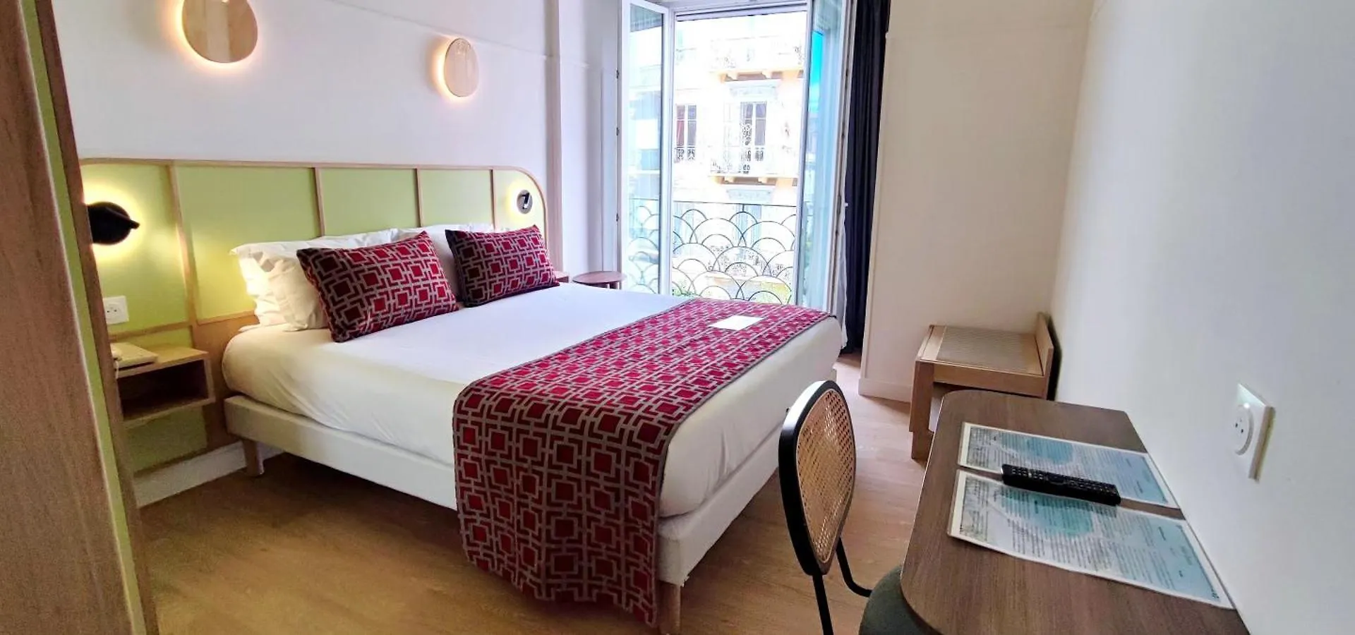 Où Séjourner à Nice Centre : 8 Hôtels Romantiques Sélectionnés