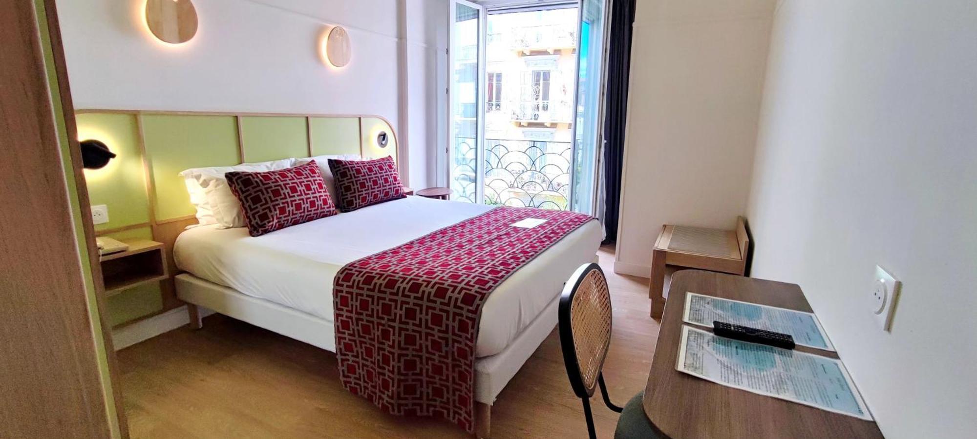 Où Séjourner à Nice Centre : 8 Hôtels Romantiques Sélectionnés